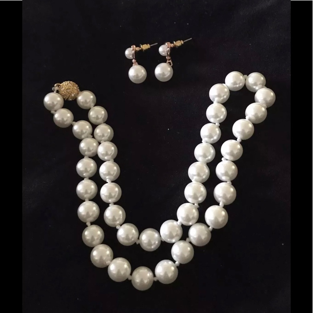 Pearl necklace set with earrings